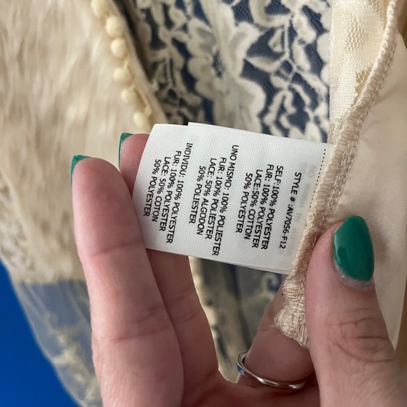 A’reve fur butter cream lace vest small boho feminine EUC Bohemian cottagecore - Picture 4 of 9